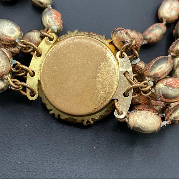 Vintage 1960s Choker Necklace with Plastic Gold and Coral Beads with Leaf Motif - Picture 4 of 11